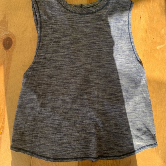 Lululemon crop workout top - Picture 1 of 2